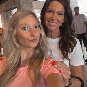 Meet your Posher, Carissa